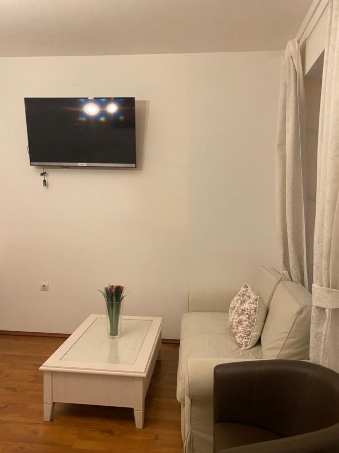 Guest House Nokturno ซาเกร็บ ภายนอก รูปภาพ