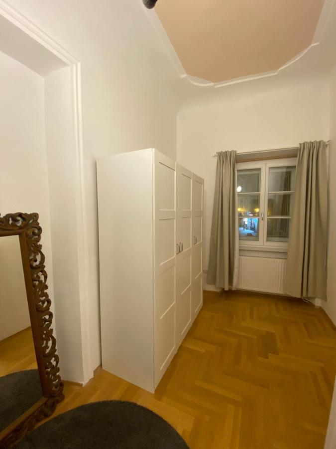 Guest House Nokturno ซาเกร็บ ภายนอก รูปภาพ