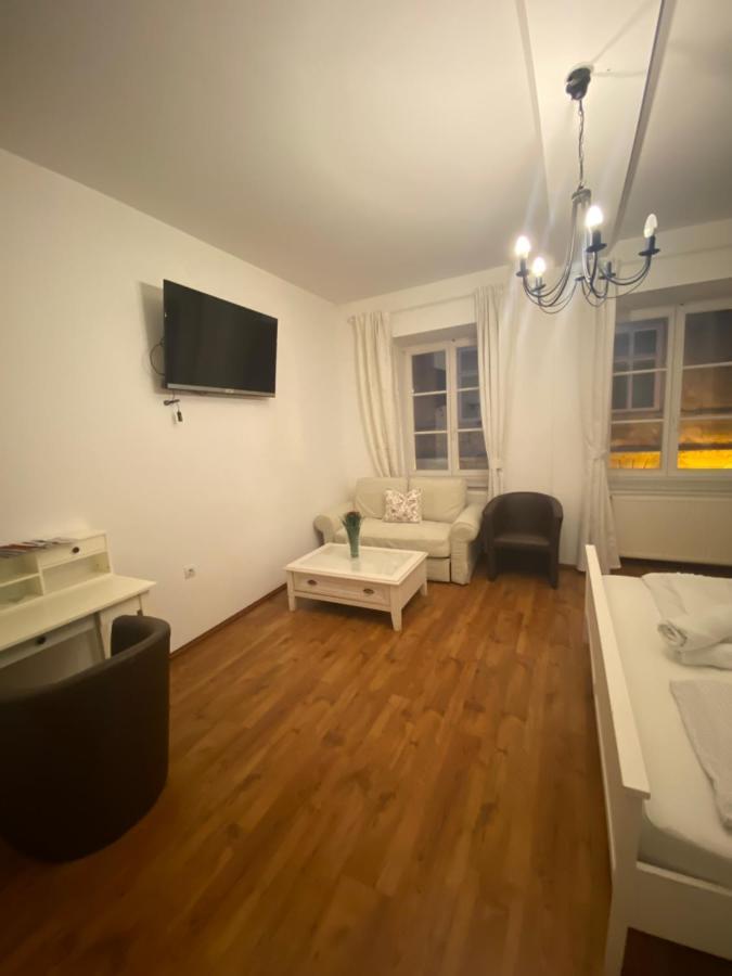 Guest House Nokturno ซาเกร็บ ภายนอก รูปภาพ
