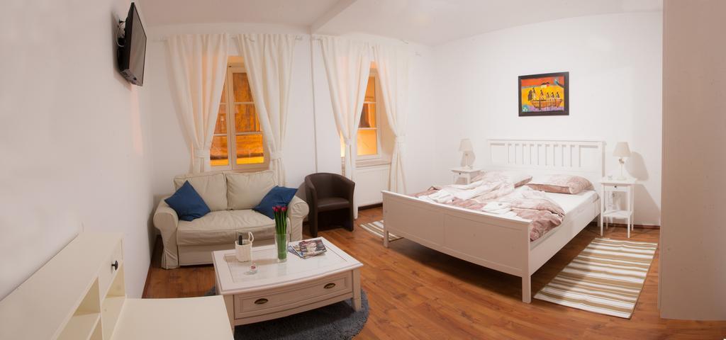 Guest House Nokturno ซาเกร็บ ภายนอก รูปภาพ